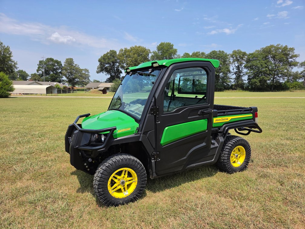 John Deere 835R