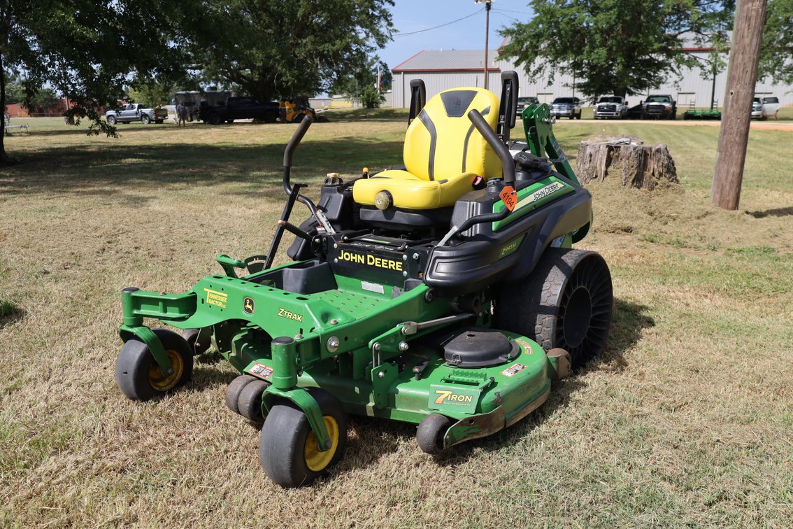 John Deere  Z945M