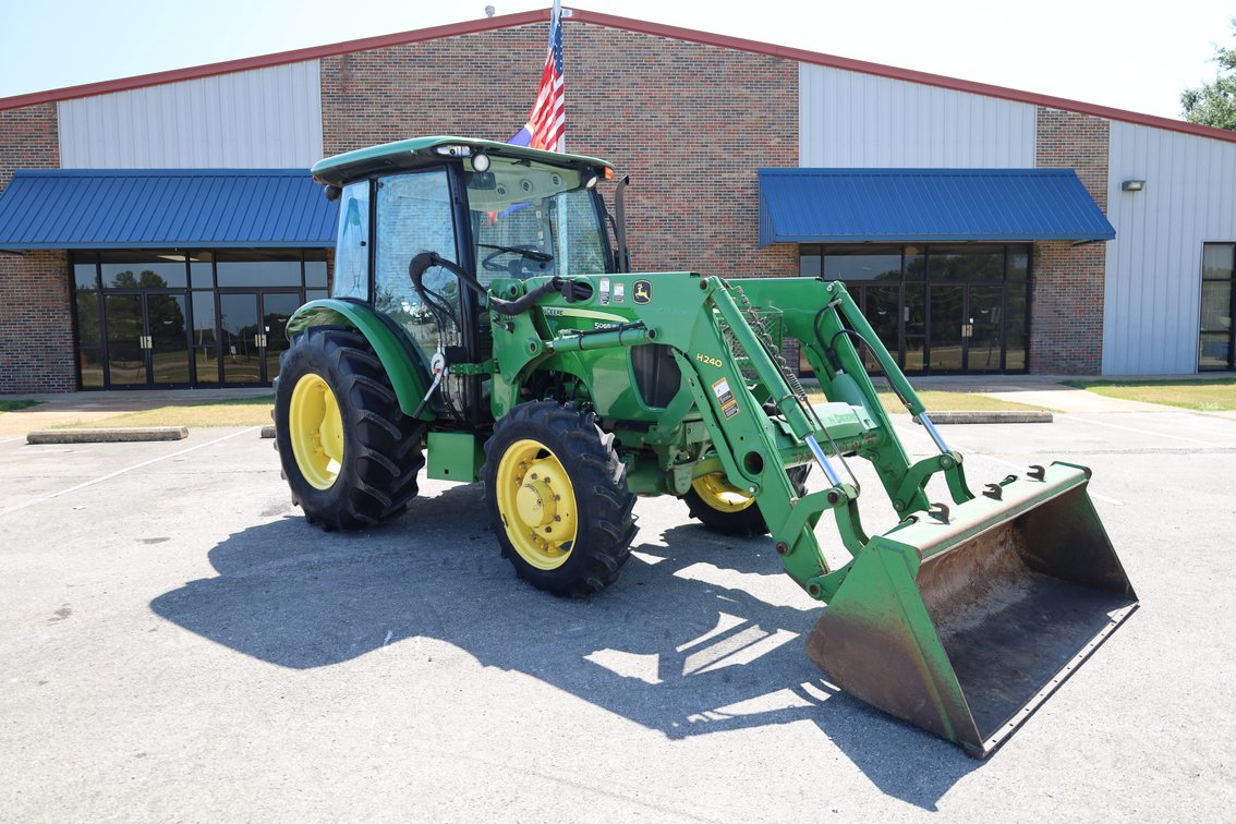 John Deere  5065E