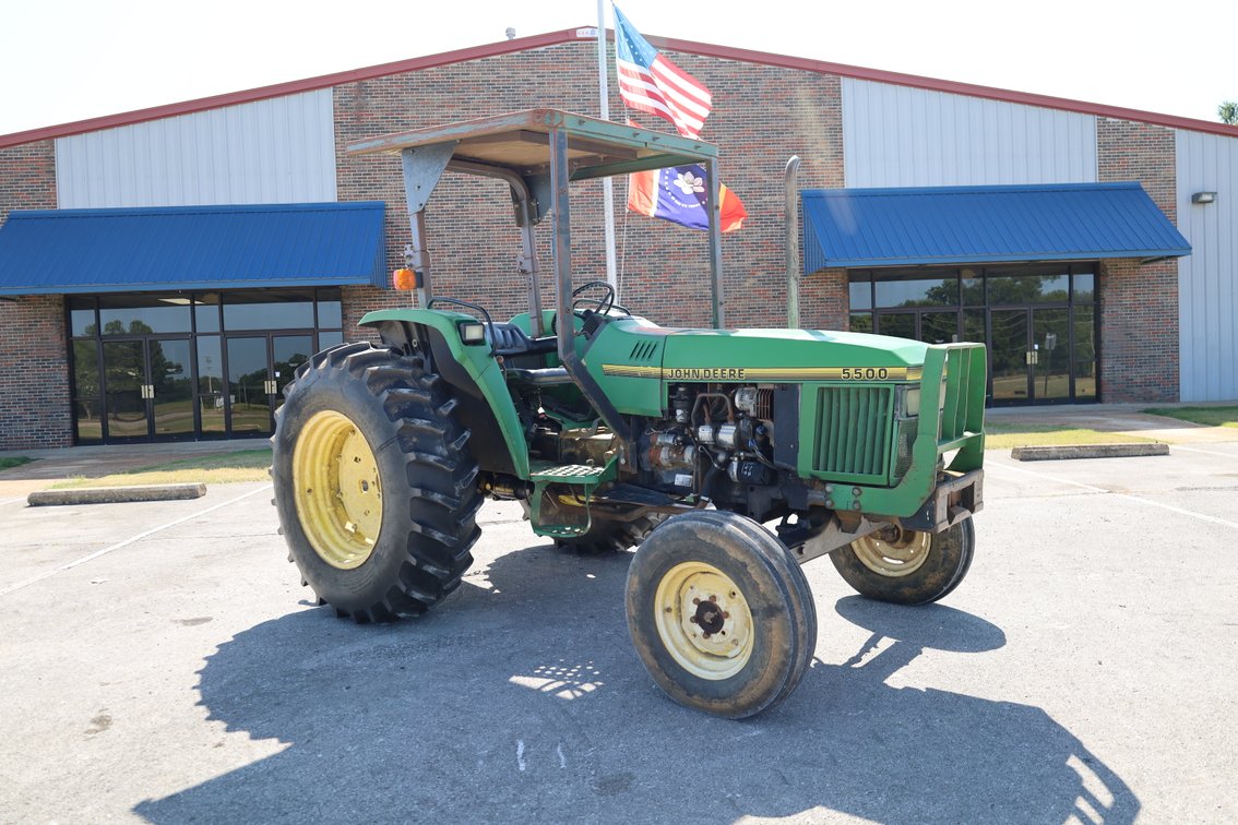 John Deere  5500