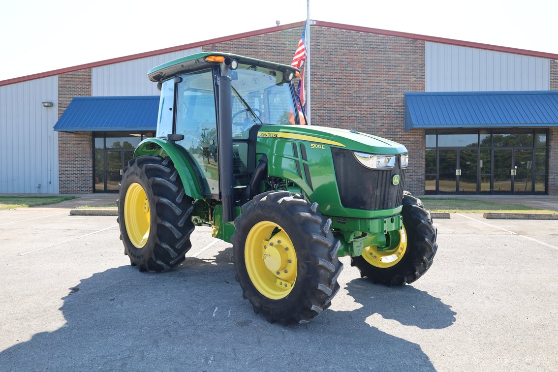 John Deere 5100E