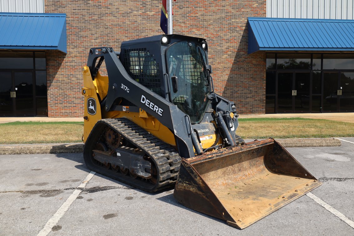 John Deere 317G