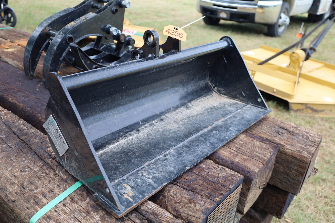 Chinese Mini Ex 30in Bucket