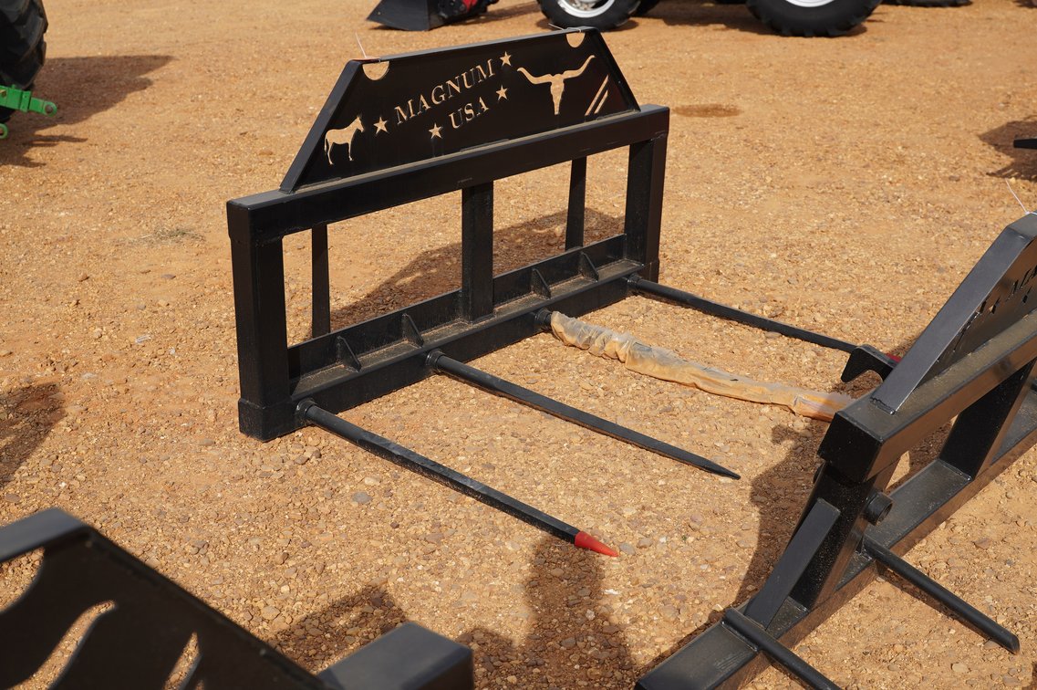 Magnum Bale Spear