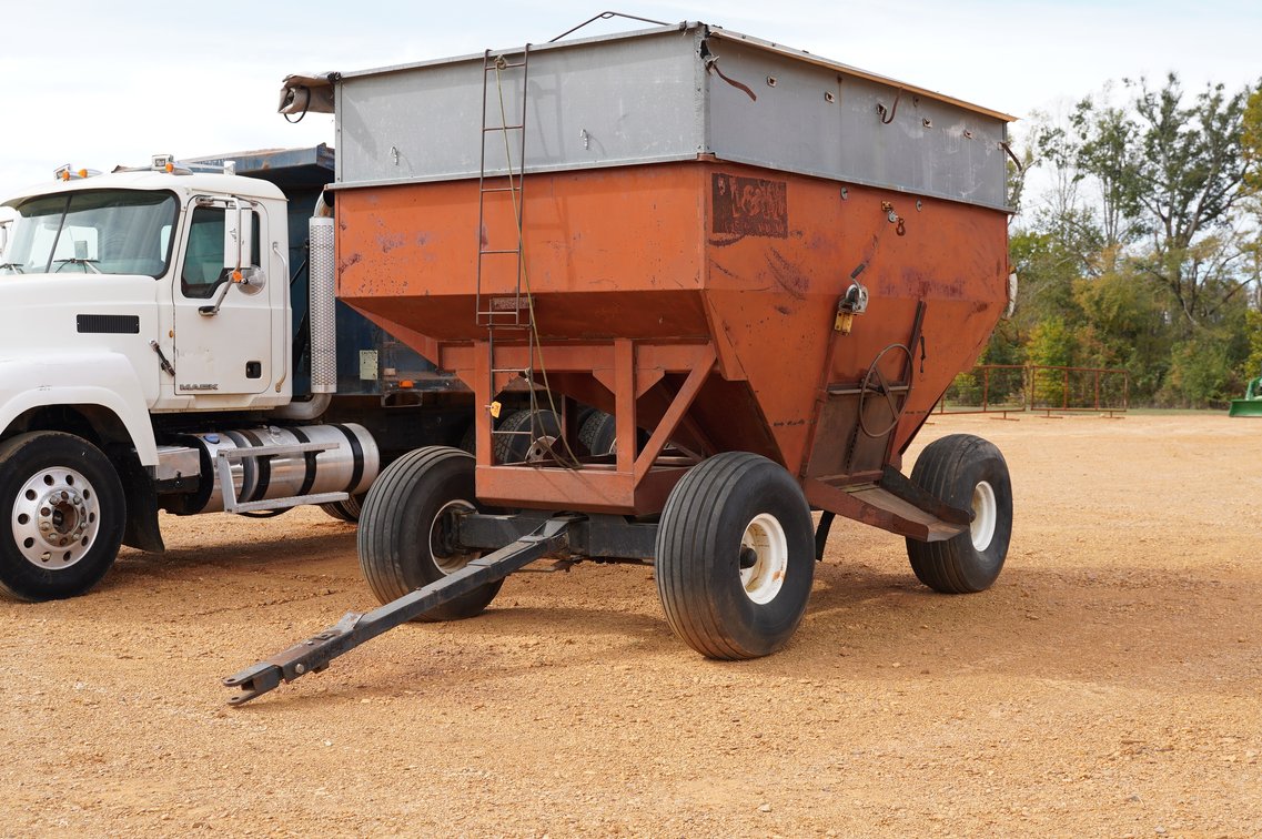 M&W Gravity Wagon