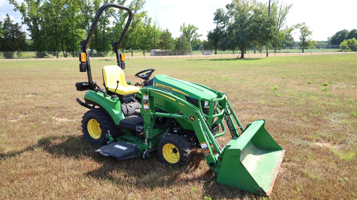 John Deere 1023E