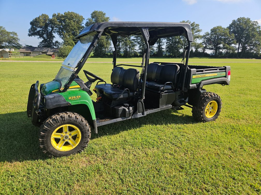 John Deere 825I
