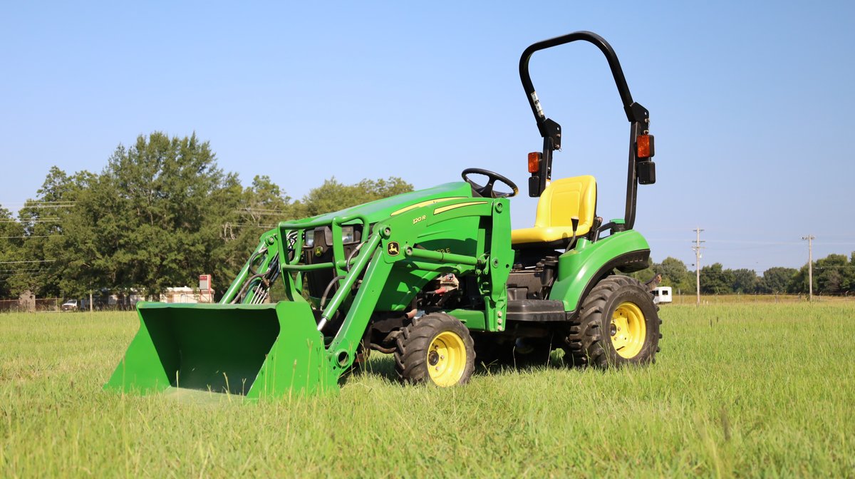 John Deere 1023E