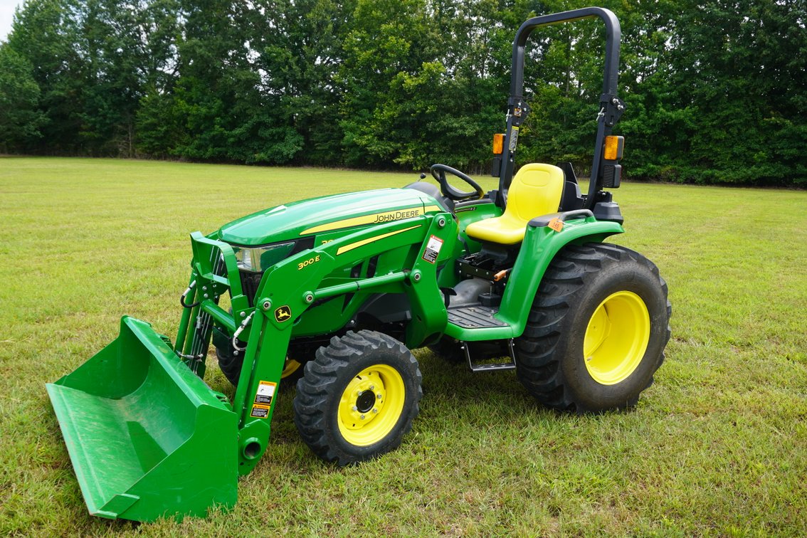 John Deere 3038E