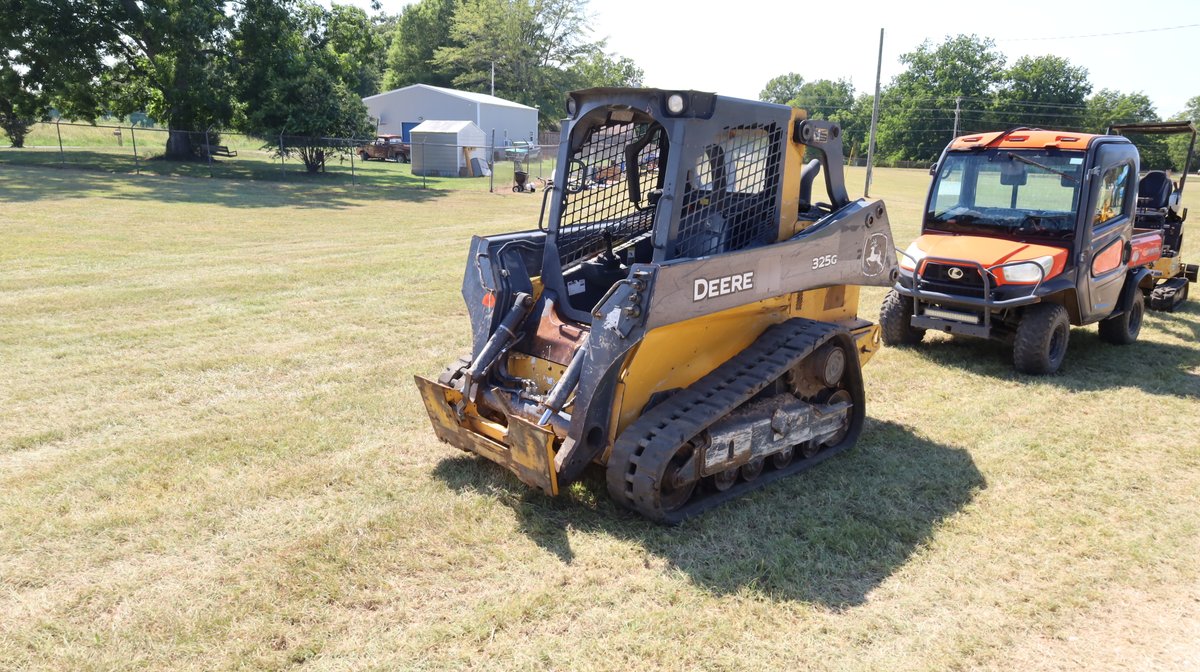 Deere 325G