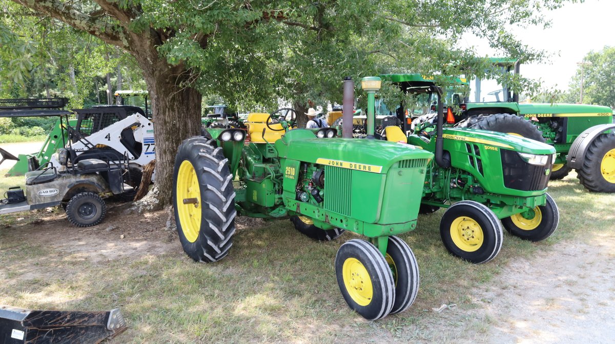 John Deere 2510