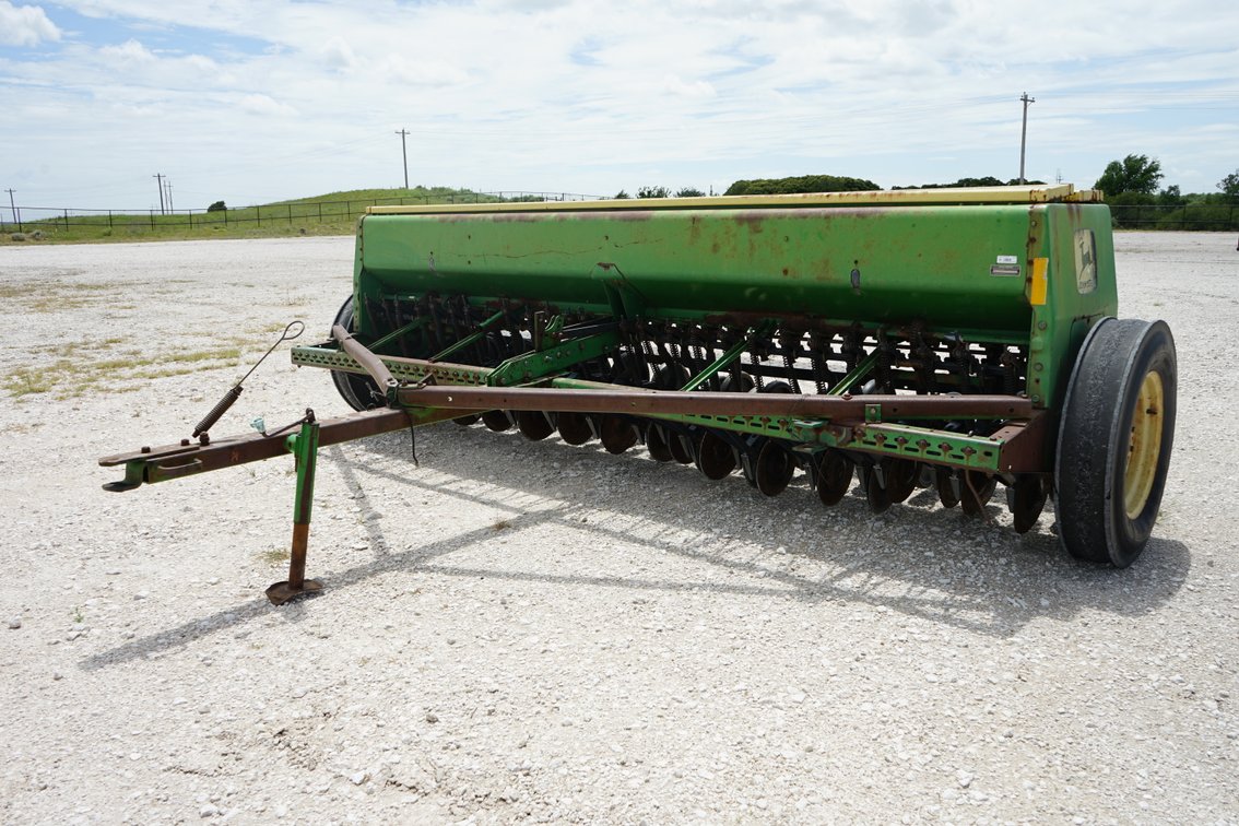 John Deere 8300 Drill