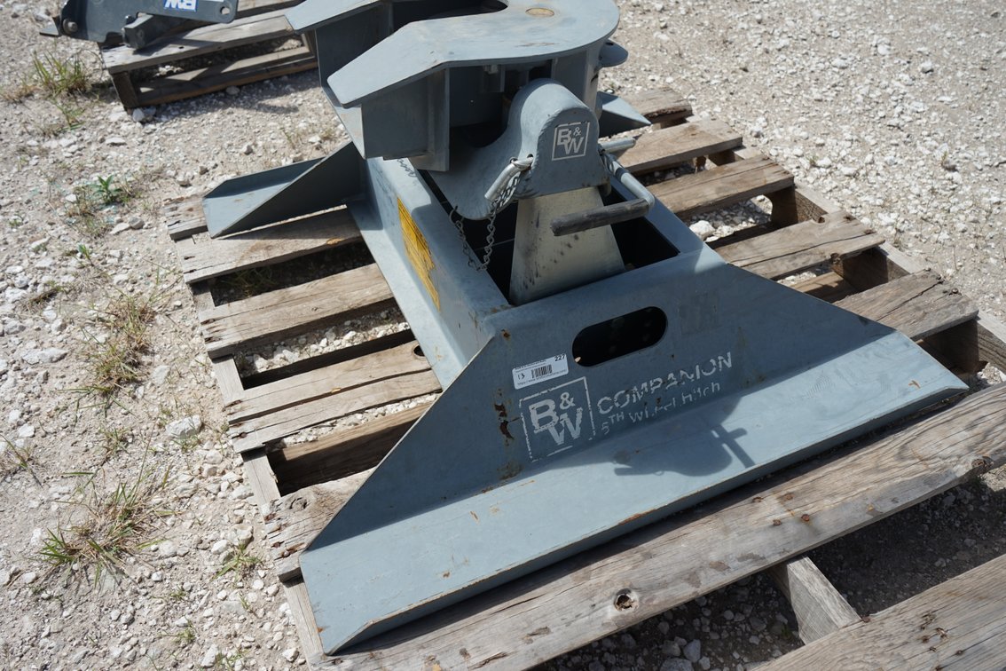 B&W 5th Wheel Hitch
