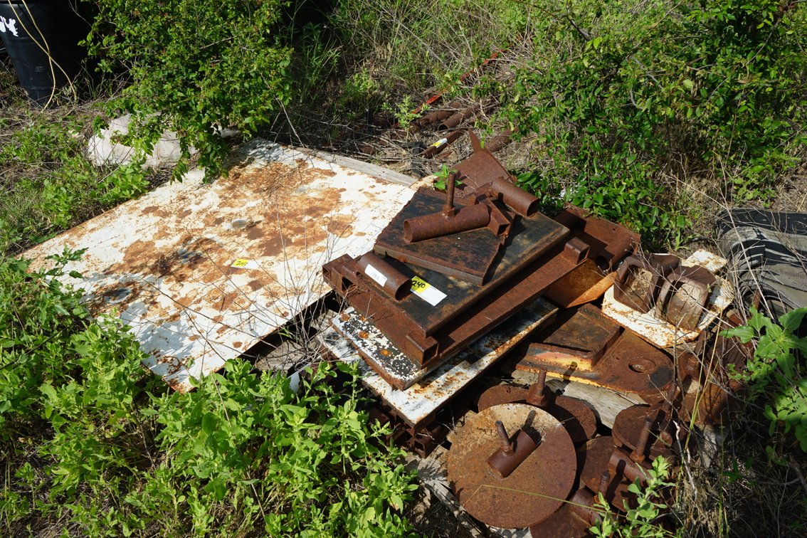 4' x 4' x 3/8" Metal Plate & Misc. Scrap Metal Pile