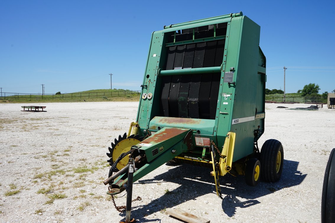 John Deere 430 Round Baler