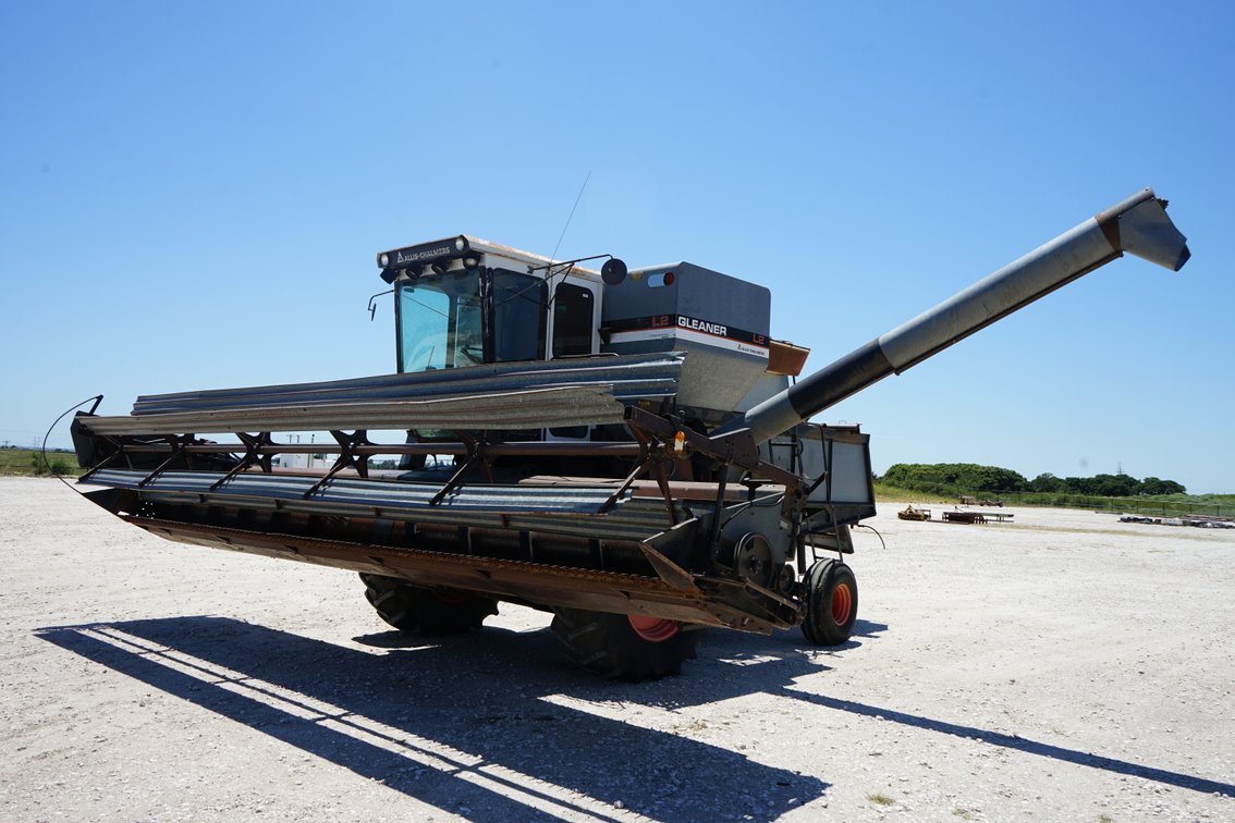 Gleaner L2 Allis Chalmers Combine