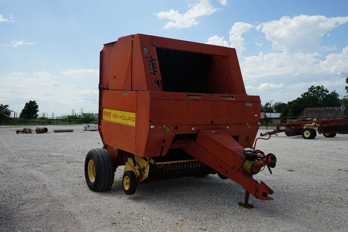 Ford New Holland 660 Autowrap Round Bale