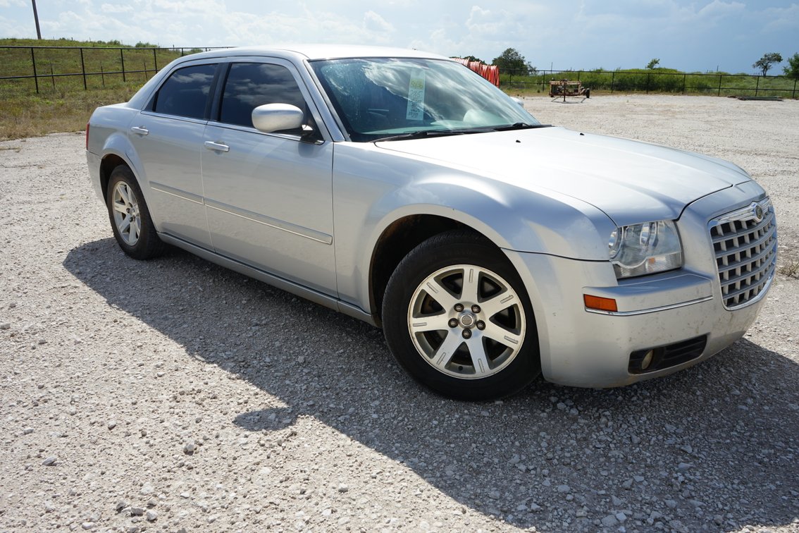 2005 Chrysler 300 Touring Sedan 4D