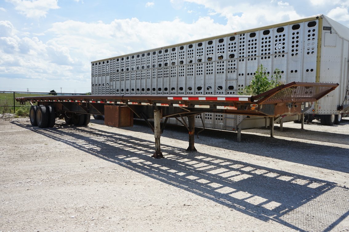 1983 54' Utility Flat Bed Semi Trailer