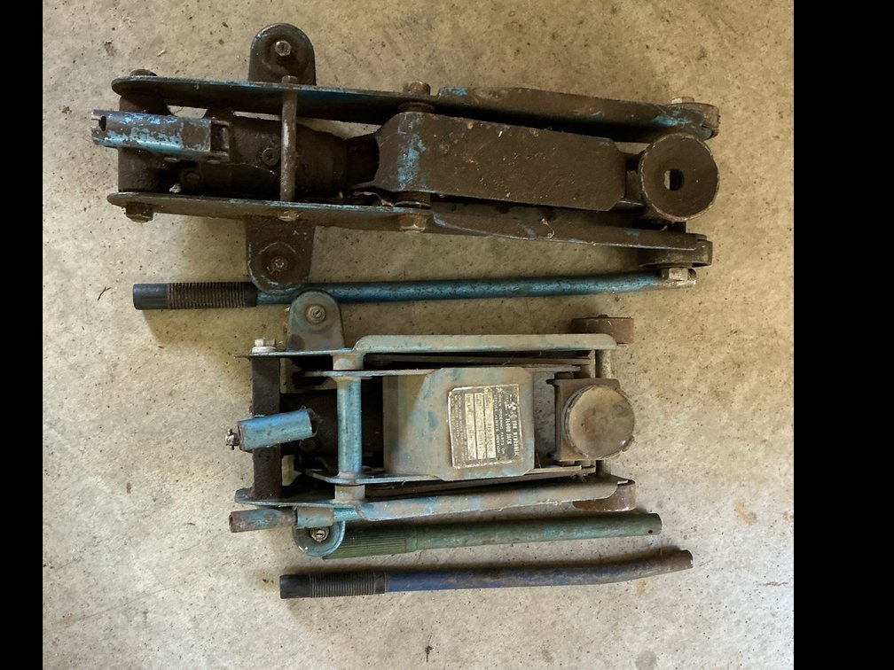 (2) floor jacks