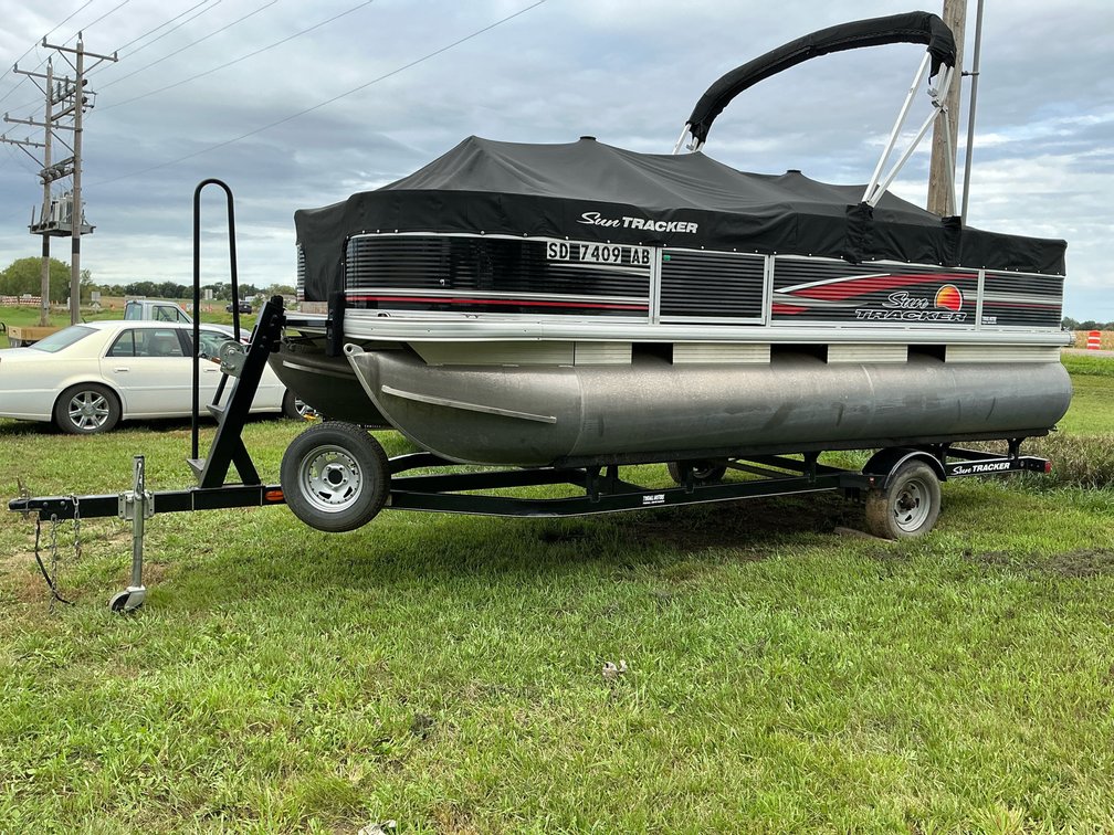 2013 Sun Tracker Pontoon boat