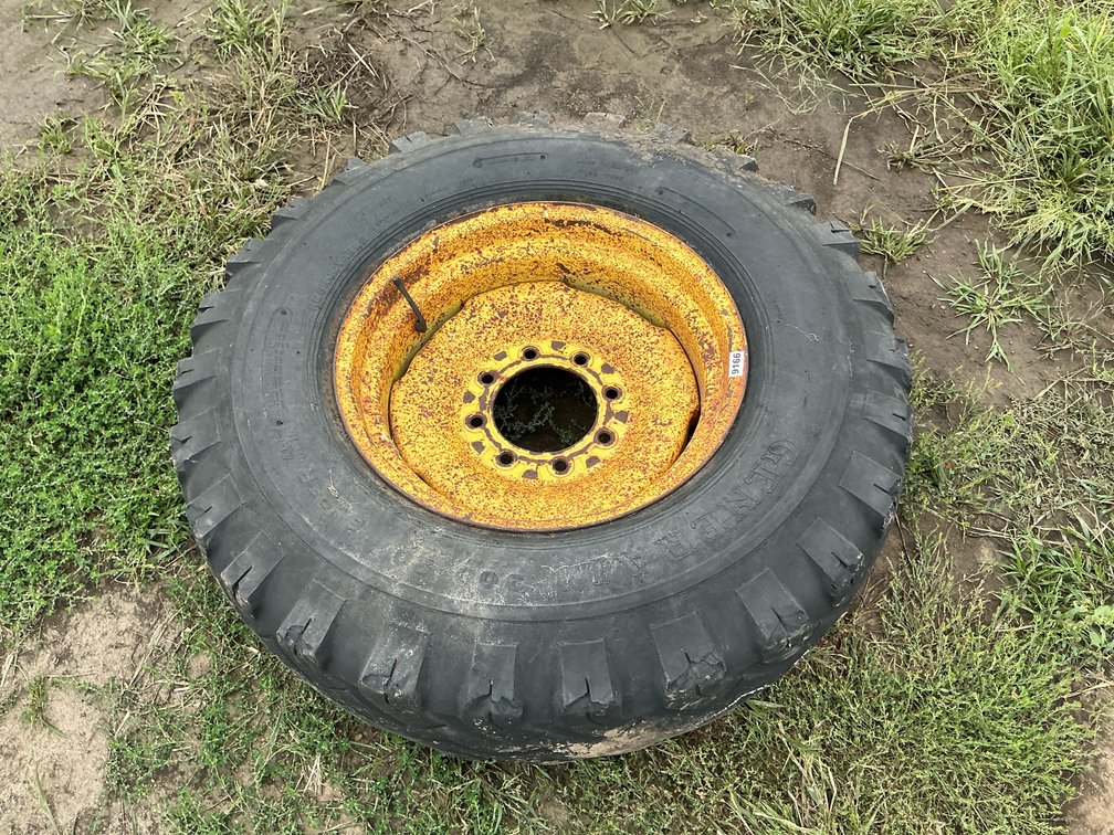 (1) 9.00-20 tire on rim