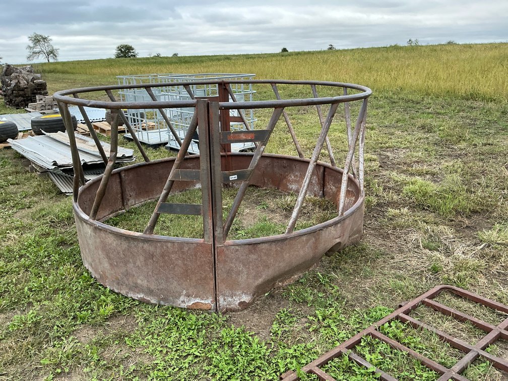 round bale feeder