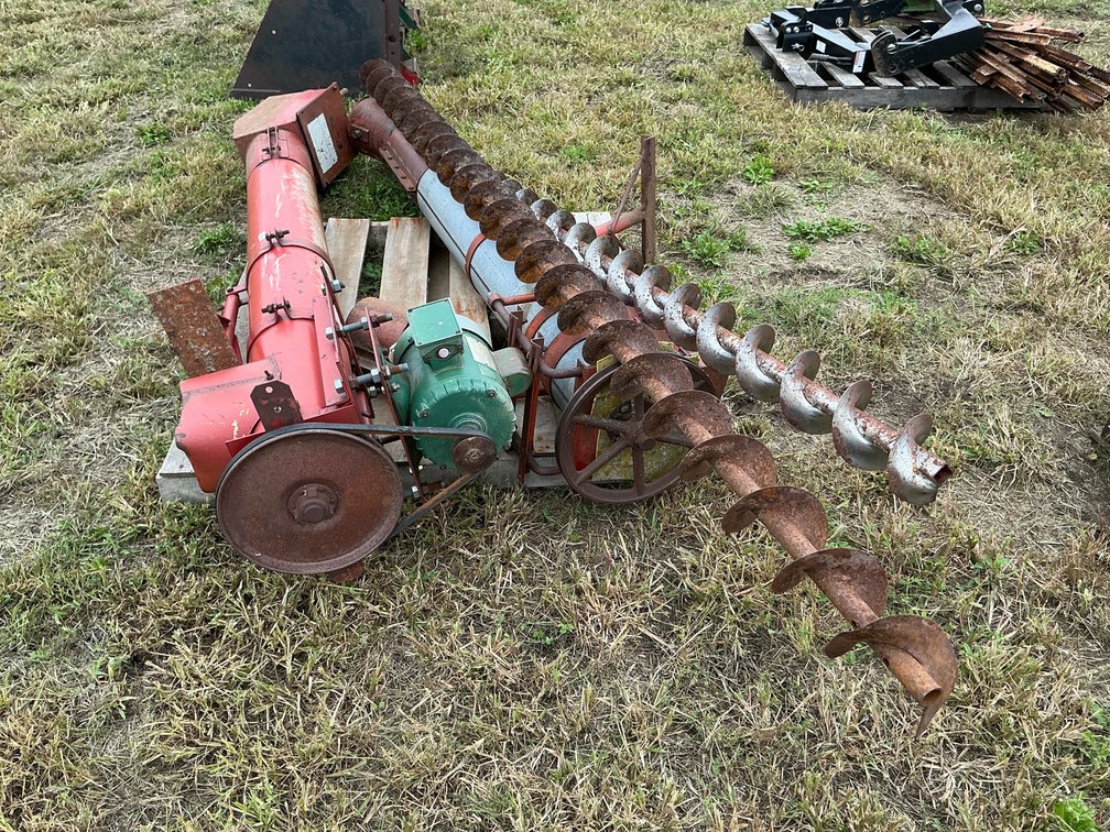 unloading augers with 1 motor and flighting