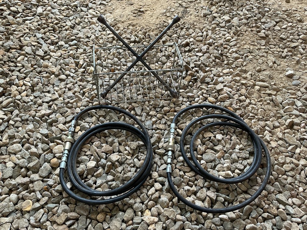 Hydraulic hoses with pioneer cuplers