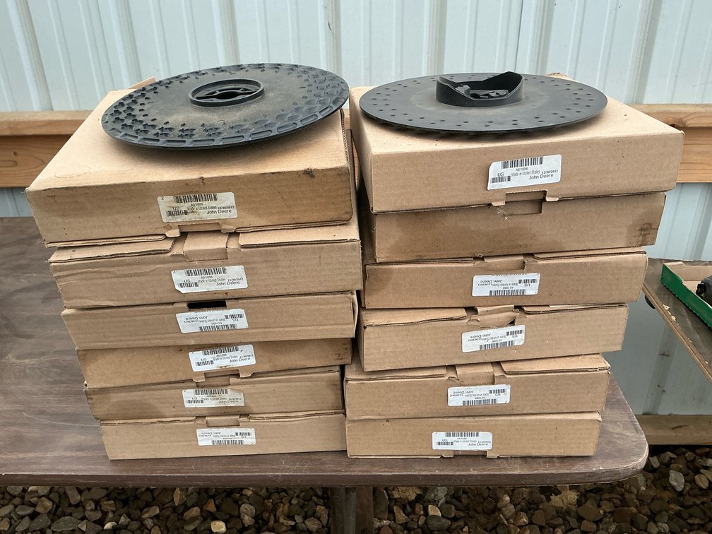 (24) John Deere soybean plates, NIB