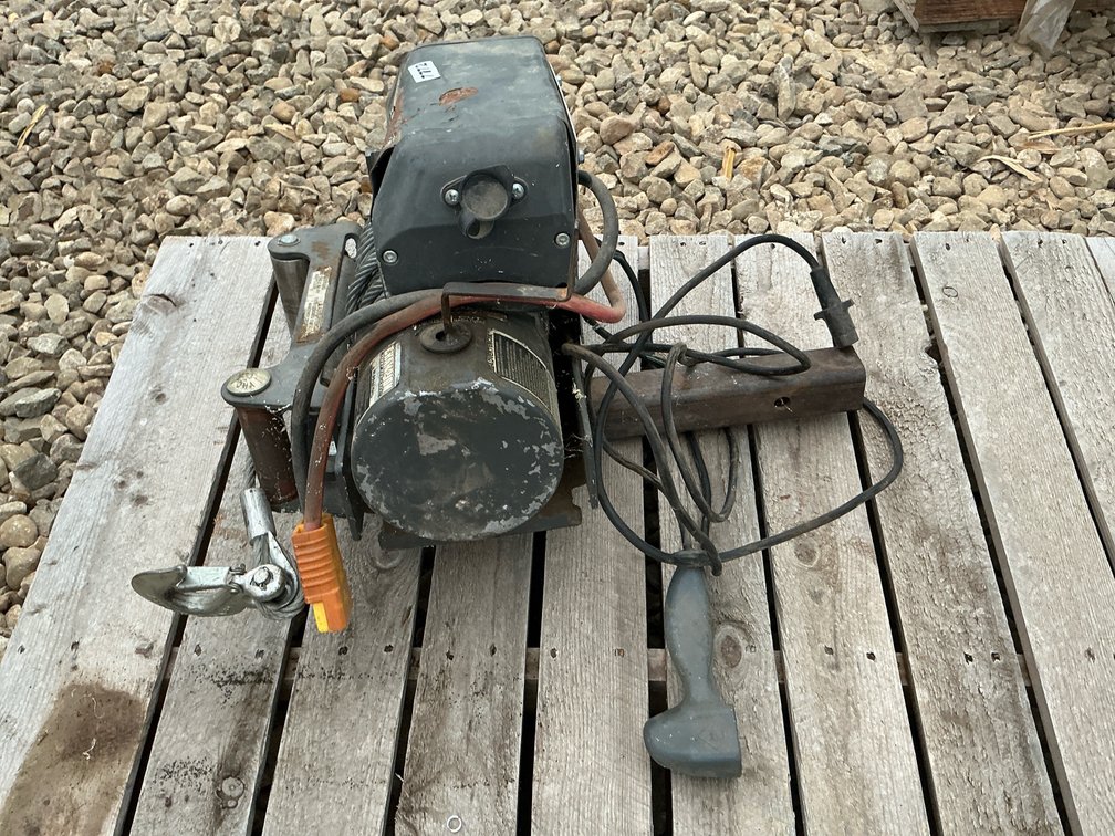 Champion 10,000 lb winch