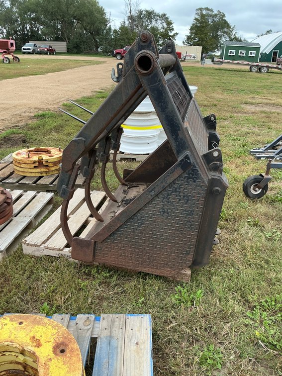 loader bucket with grapple