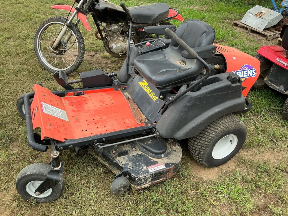 Ariens Zoom 1640 riding mower