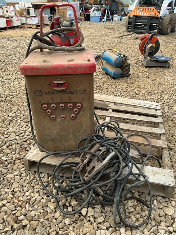 Marquette welder with leads