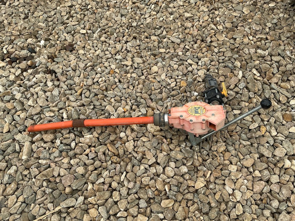 Metered hand pump