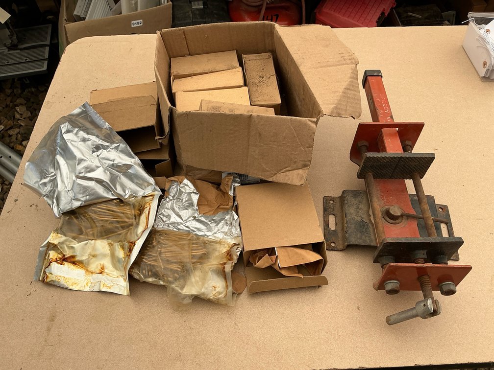 Codder pins, speedy vise