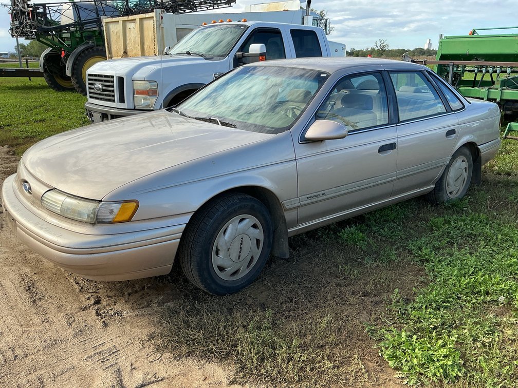 1993 Ford Taurus sedan