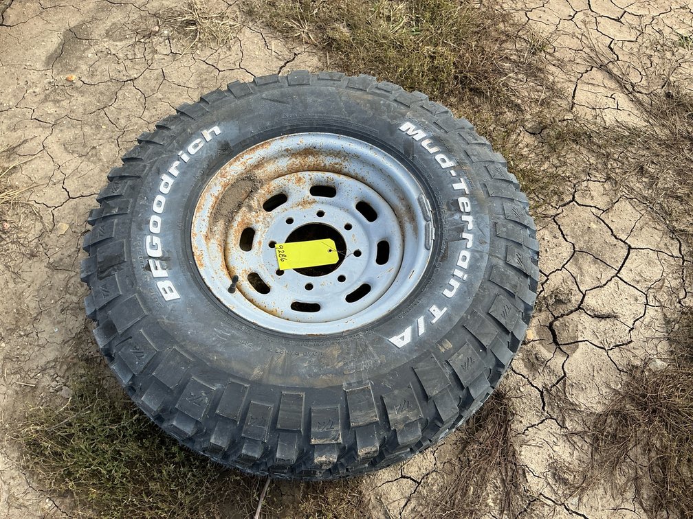 (1)255/85R16 BF Goodrich tire and rim