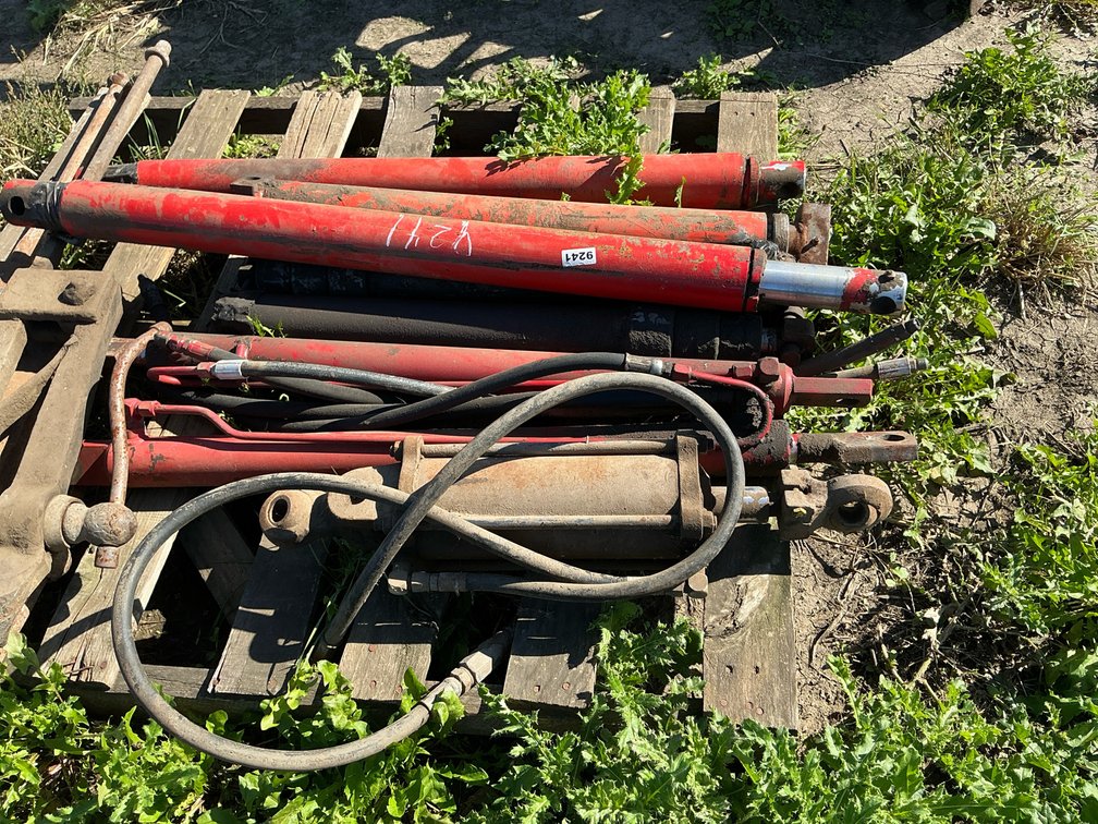 (8) cylinders