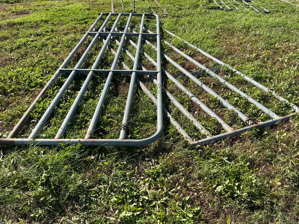 (2) gates