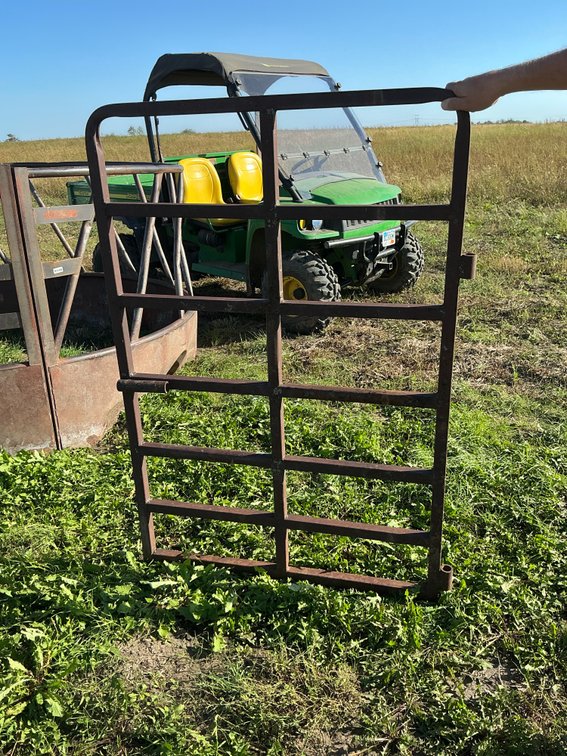 (1) 3’ walk through gate