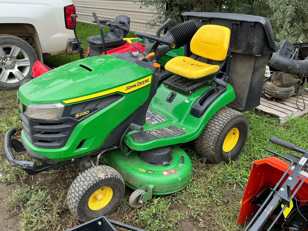 John Deere S220 mower 42"
