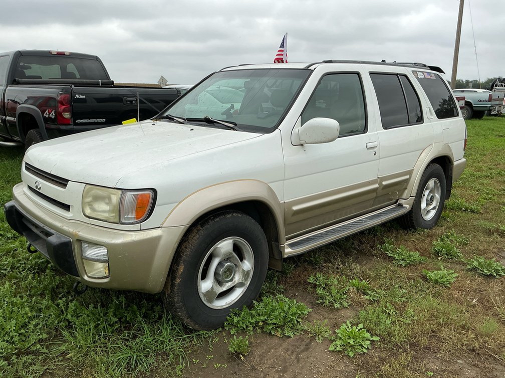 1999 Infiniti QX4 SUV