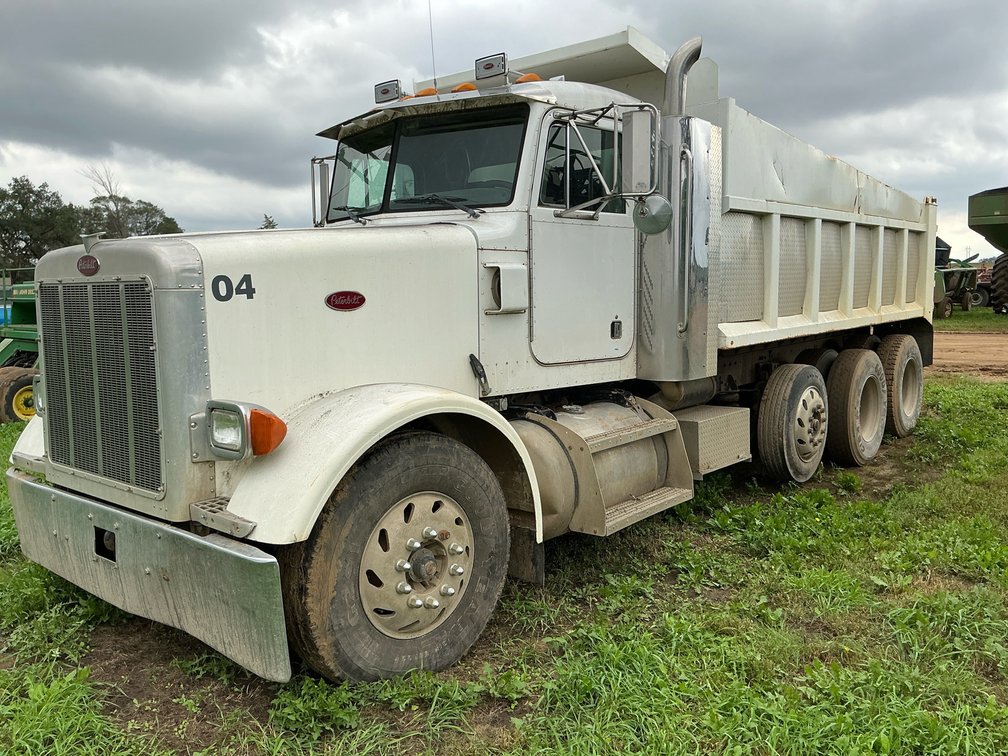 2004 Peterbilt truck