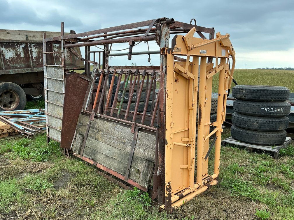 Foremost Model 30 headgate and chute