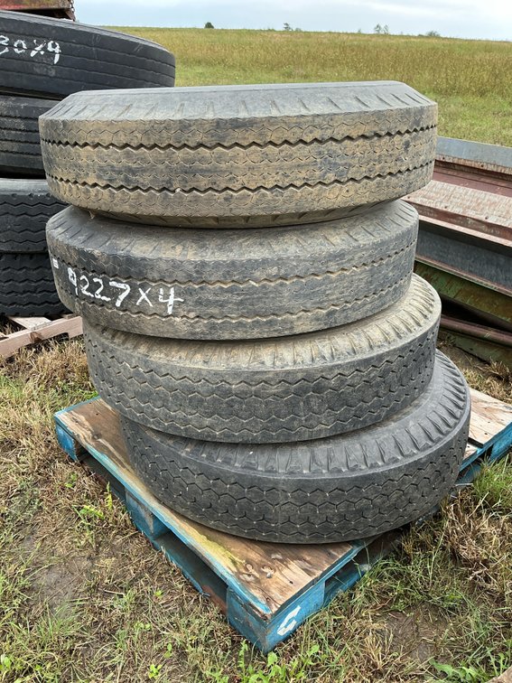 (4) 11-22.5 tires on rims