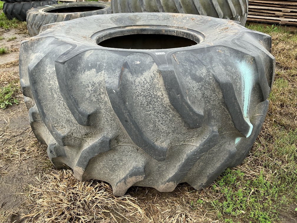 (1) Goodyear 28L-26 tire