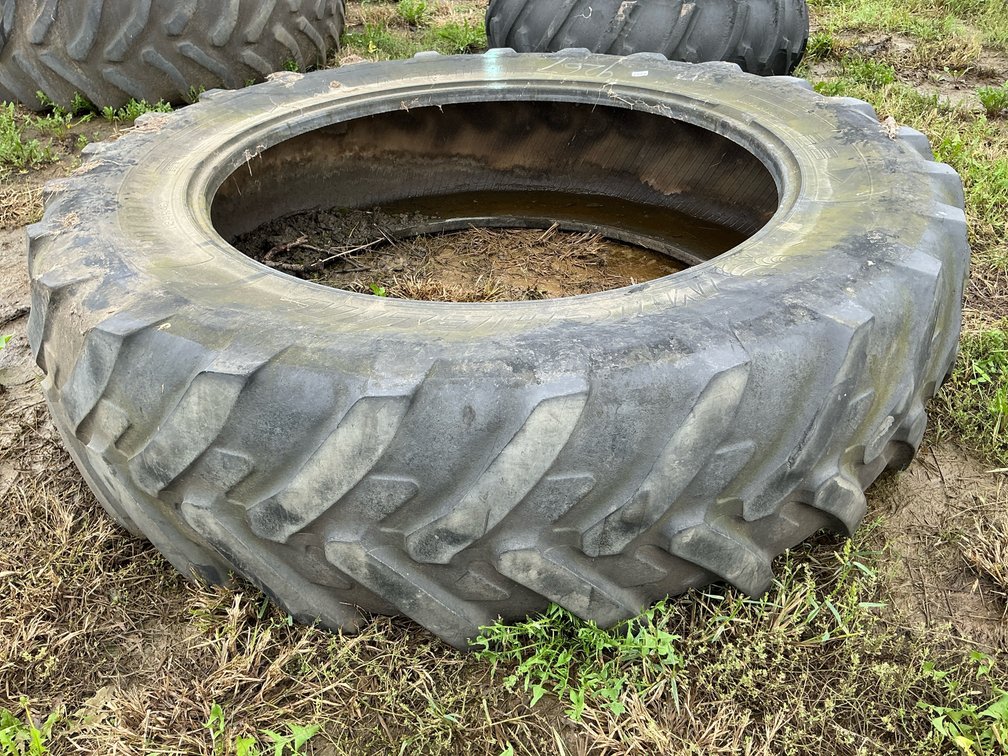 (1) Michelin 480/80R46 tire