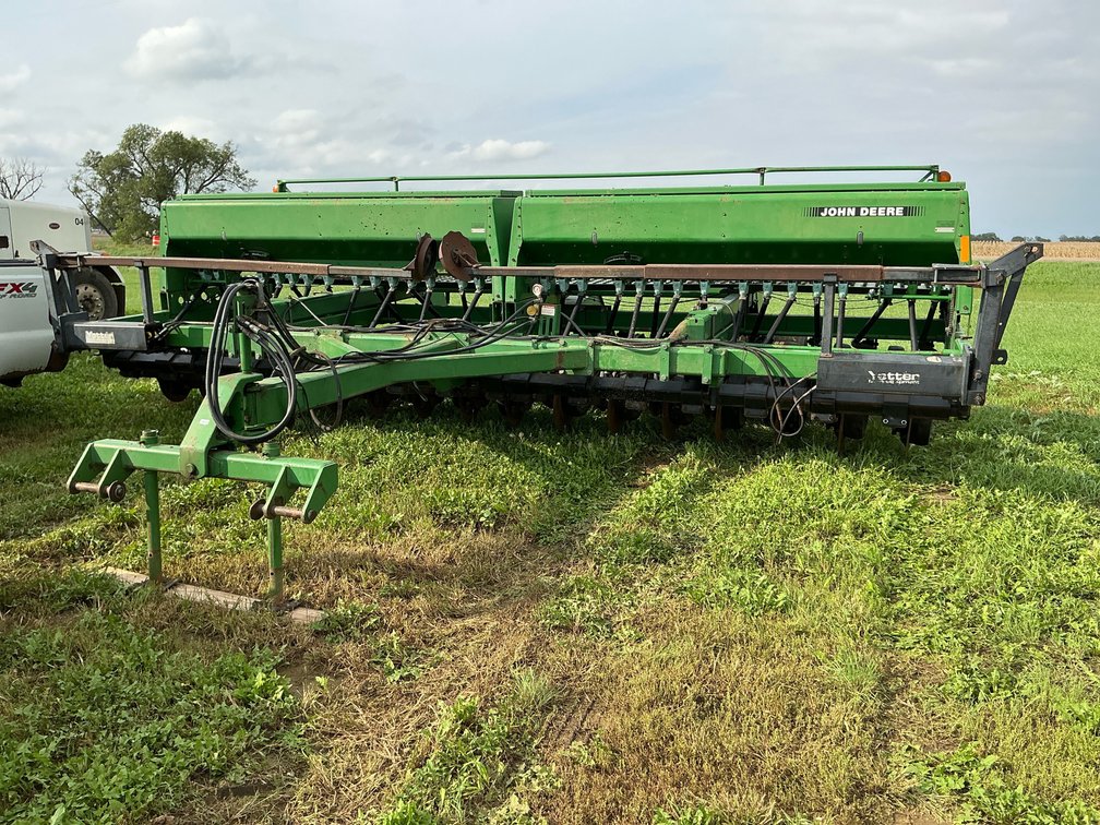 John Deere 750 2 point drill 20'