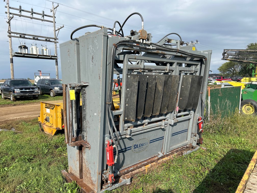 Silencer hydraulic chute